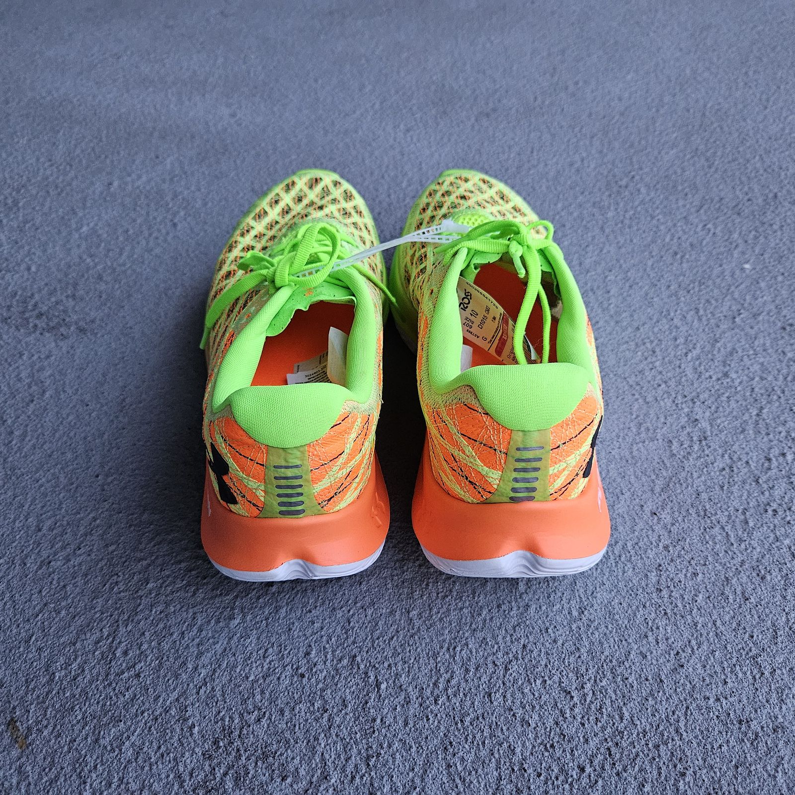 Under Armour Flow Velociti Wind 2 Synthetic Textile Men's Low Top Trainers - Image 8
